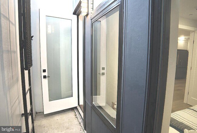 Building Photo - 1208 M St NW