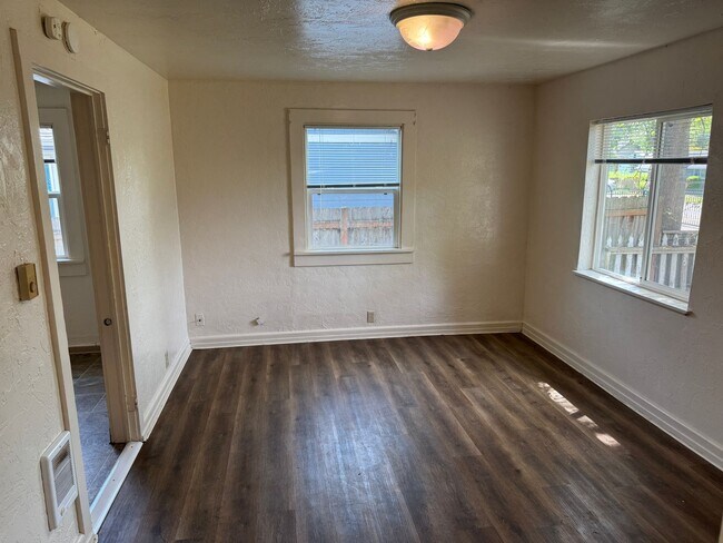 Building Photo - Cute 1 bedroom 1 bathroom house in Eugene!