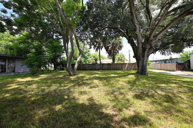 Building Photo - 1011 N Brunnell Pkwy
