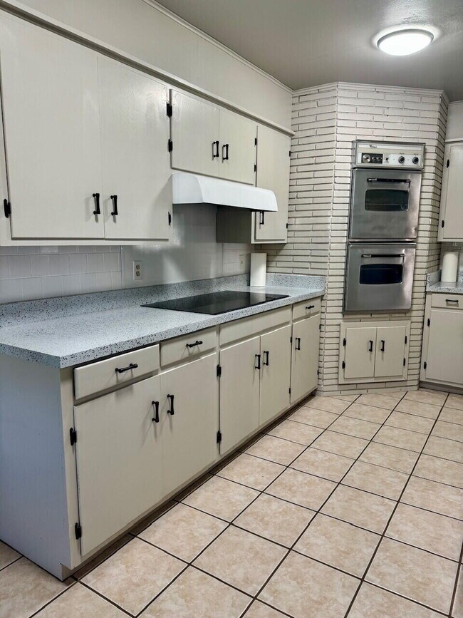 Building Photo - 2823 54th St