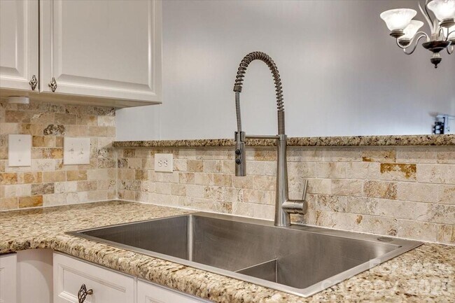 Building Photo - 2052 Shady Pond Dr