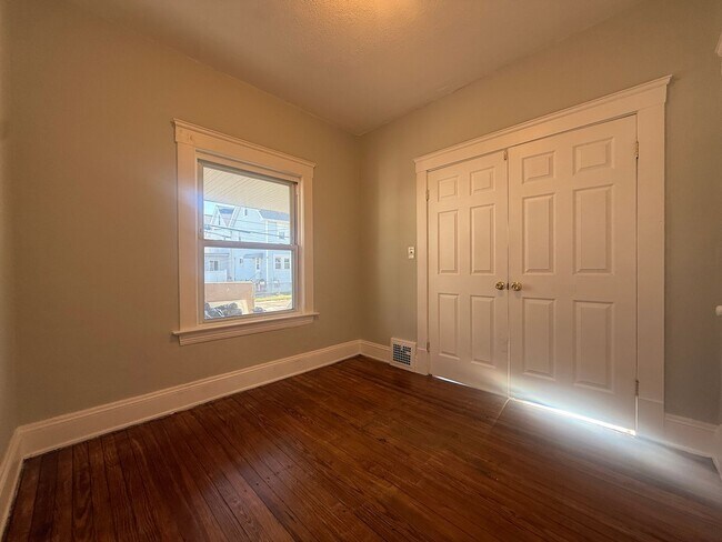 Building Photo - 4350 W 28th St