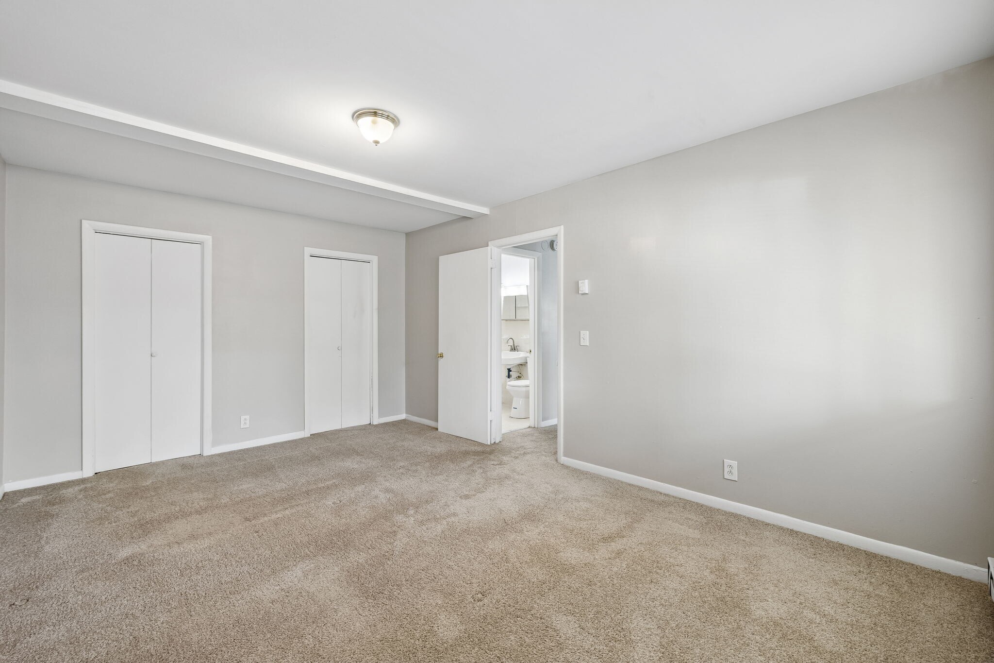 Building Photo - 550 Harding Plz