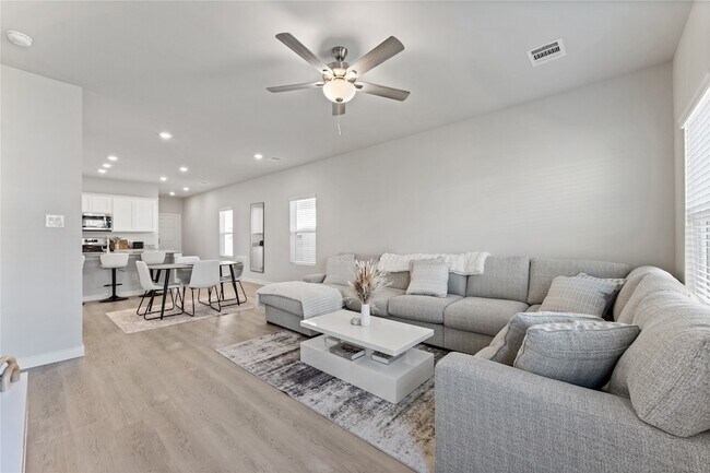 Building Photo - 16215 Globetrotter Ct