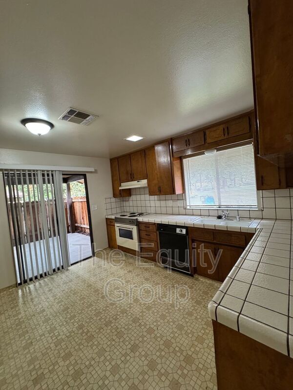 Building Photo - 4603 W Cypress Ave