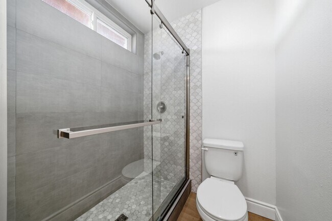 Building Photo - Beautifully Updated Huntington Beach 3 Bedroom / 2 Bathroom Home