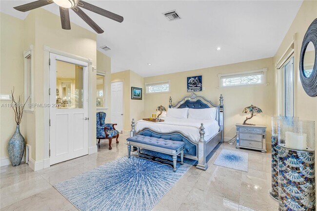 Building Photo - 625 Poinciana Dr