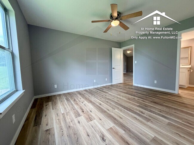 Building Photo - 2717 Mayflower Dr