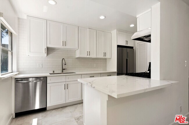 Building Photo - 3635 Kalsman Dr