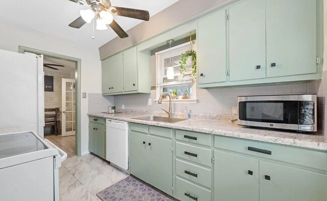 Building Photo - 739 S Terrace Dr