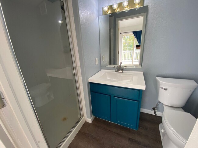 Building Photo - 2 Bedroom Townhome Near Buckley Air Force Base