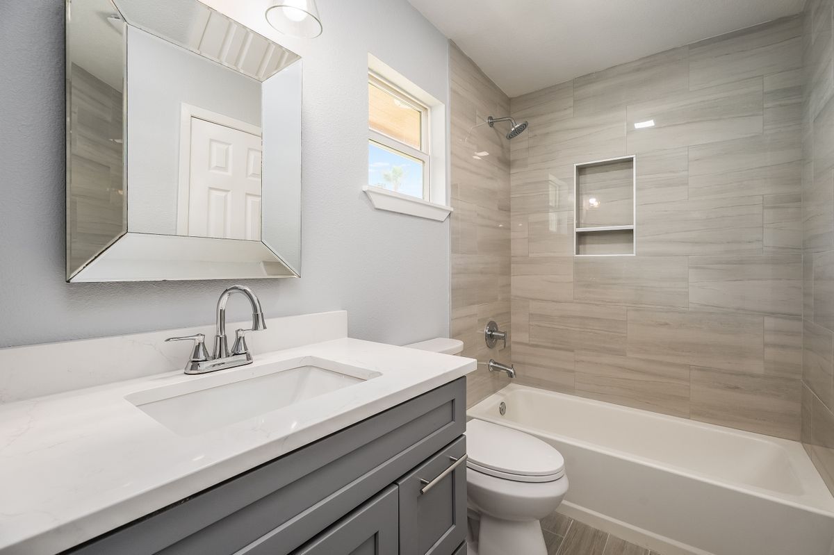 Building Photo - 901 Bonita Dr