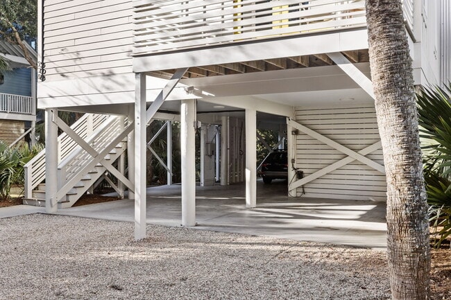 Building Photo - 508 E Huron Ave