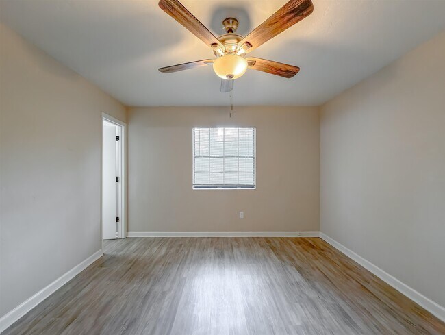 Building Photo - 2632 Vassar Rd