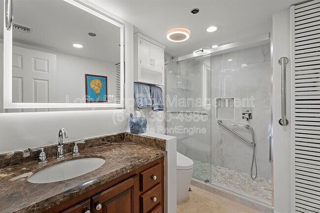 Building Photo - 230 W Laurel St