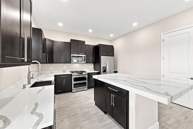 Building Photo - 5608 Macoon Wy