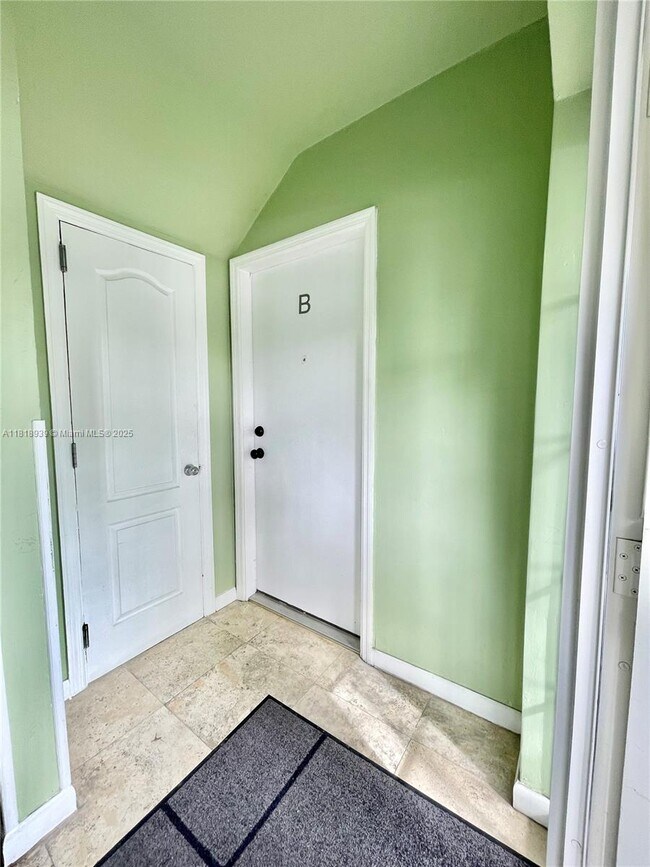Building Photo - 5531 SW 78th St