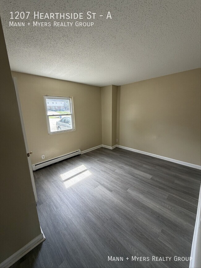 Building Photo - 1207 Hearthside St