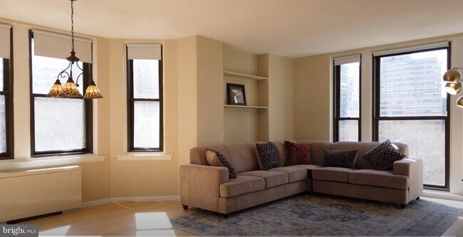 Primary Photo - 135 S 19th St