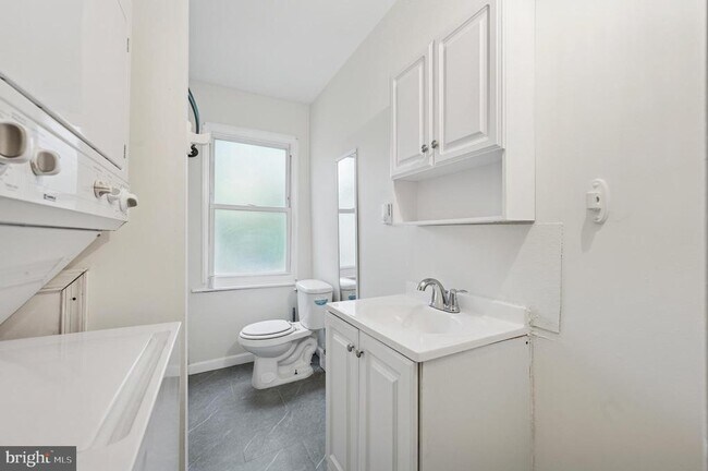 Building Photo - 111 W Queen Ln