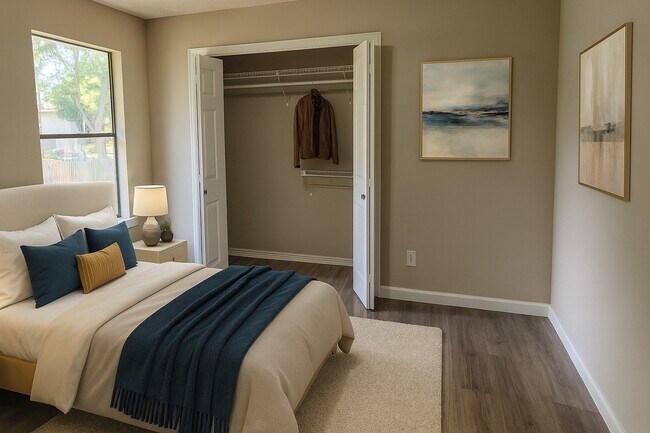 Building Photo - 1711 Surrey Ct