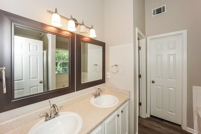 Building Photo - 218 Southwind Ln