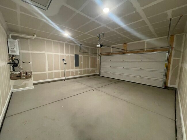 Building Photo - 2451 Camino Plata Loop NE