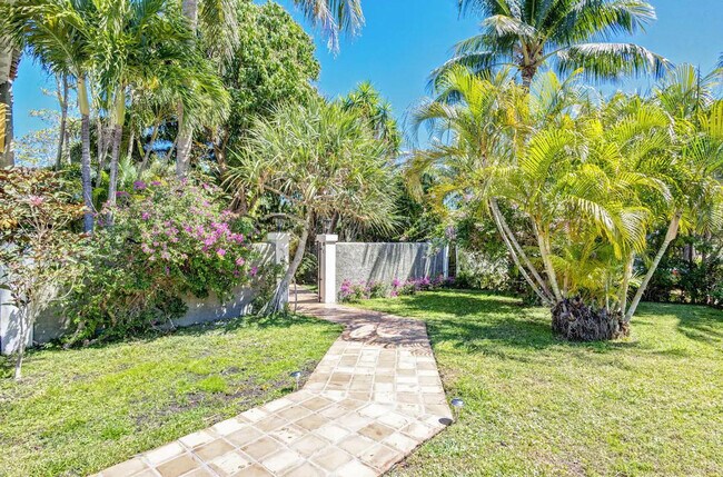 Building Photo - 2800 Broadway