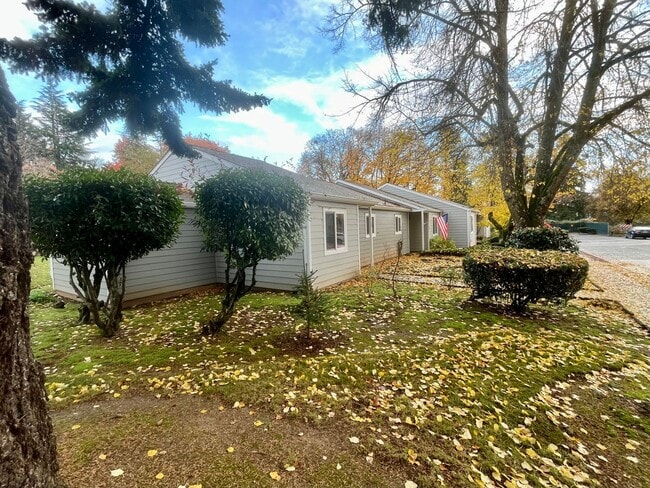 Building Photo - 3-Bedroom Unit on one level with a 1-car garage! Rent includes water-sewer and garbage!