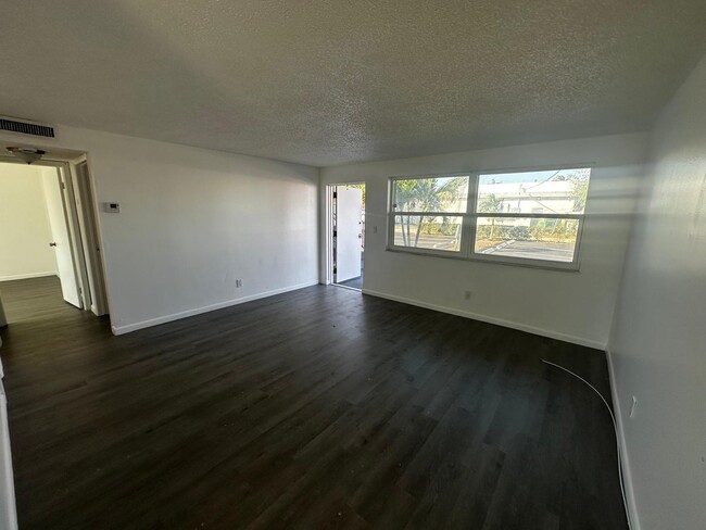 Building Photo - 23 SE 12th St