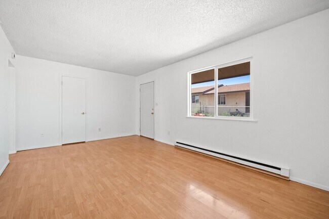 Building Photo - Great 2/1 Townhome WITH YARD in Pueblo West