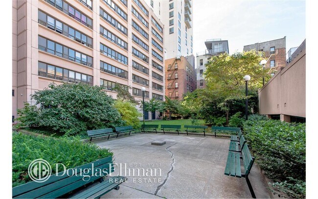 Building Photo - 301 W 110th St