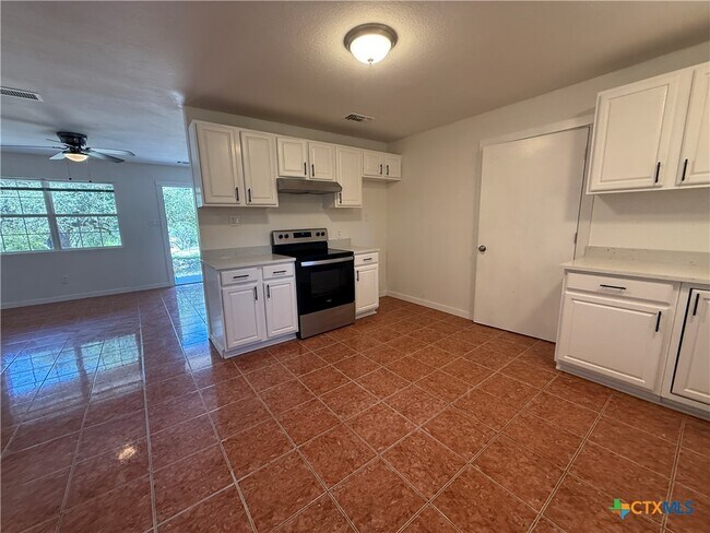 Building Photo - 560 Wickford Way