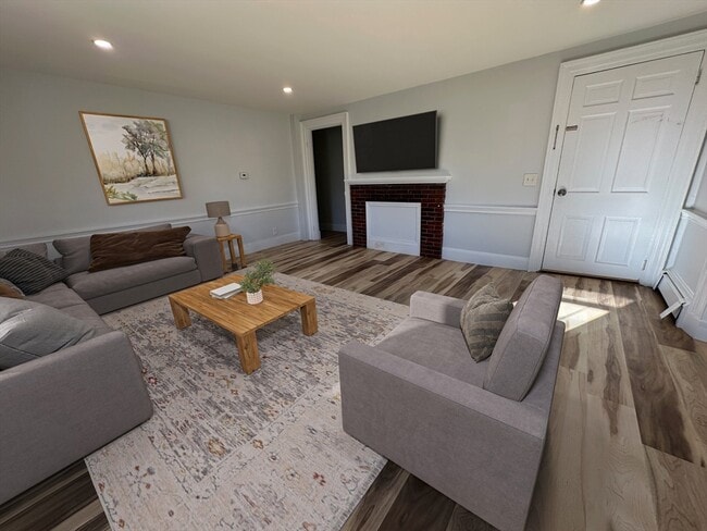 Building Photo - 250 Walnut St