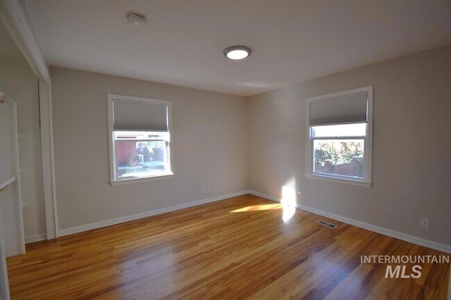 Building Photo - 1327 S Leadville Ave