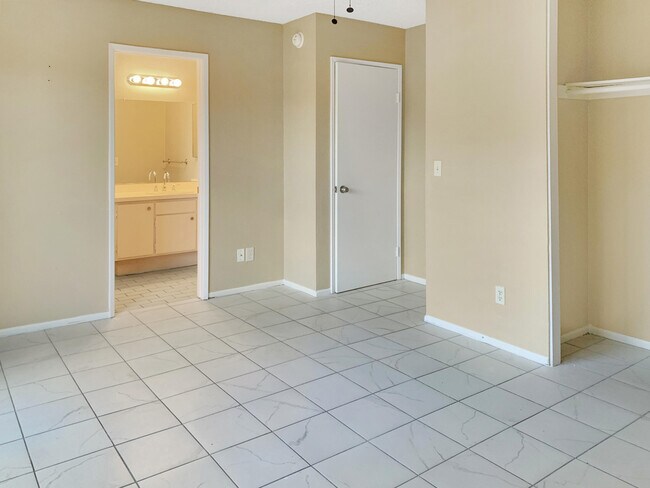 Building Photo - 53666 Avenida Vallejo