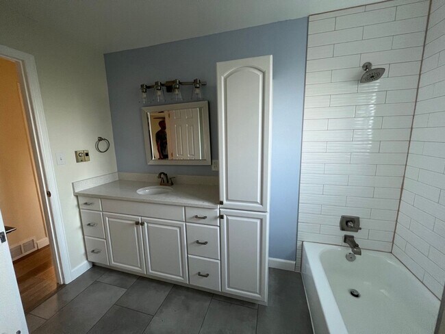 Building Photo - Newly Remodeled 3 Bed Home in Arvada