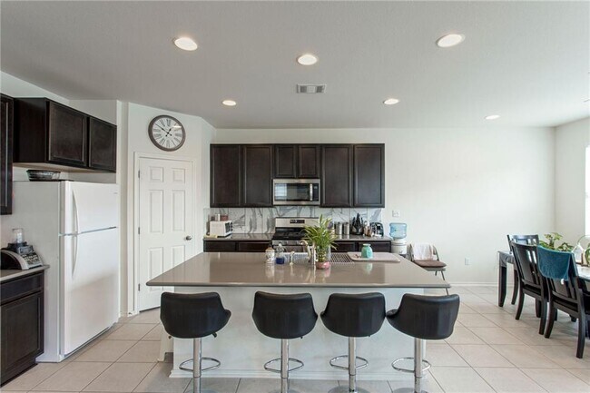 Building Photo - 9109 Garnet Dr