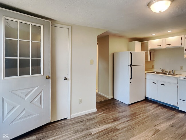 Building Photo - 4 W Main St