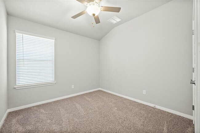 Building Photo - 2805 Moyer Ln