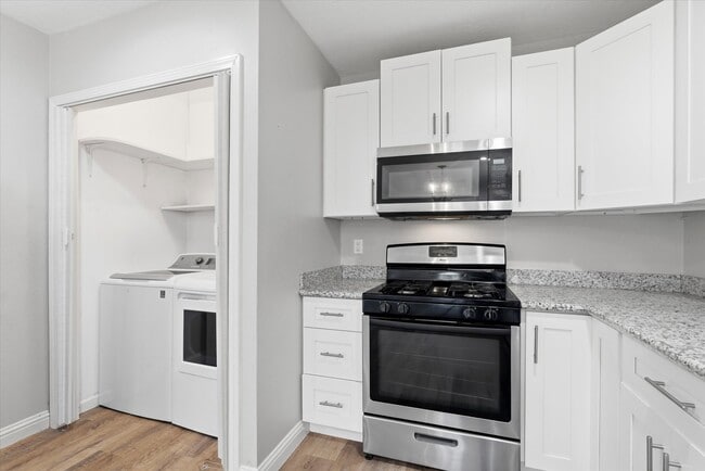 Building Photo - 8902 Courtney Dr