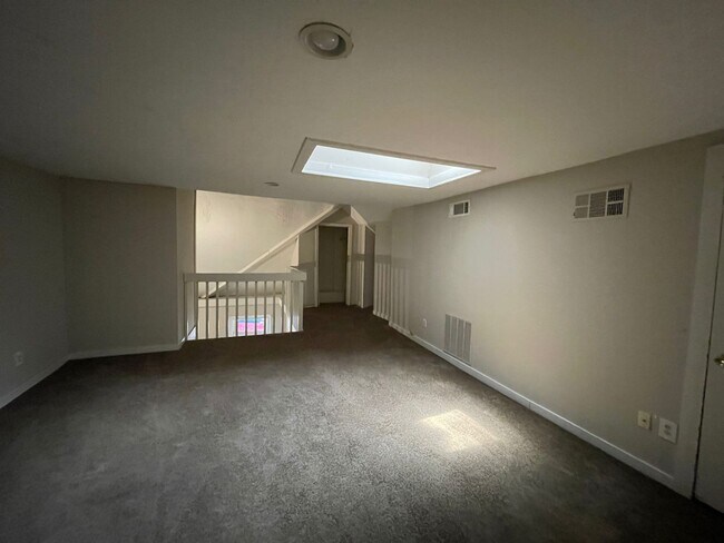 Building Photo - 760 W Ashland Ave NE