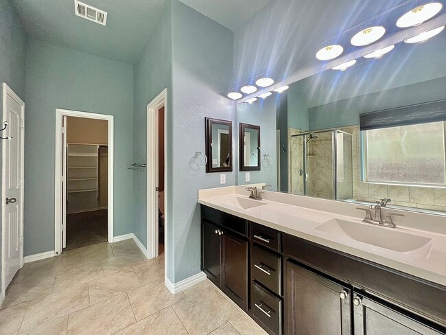 Building Photo - Gorgeous and spacious 4 bed 3.5 bath in Ka...