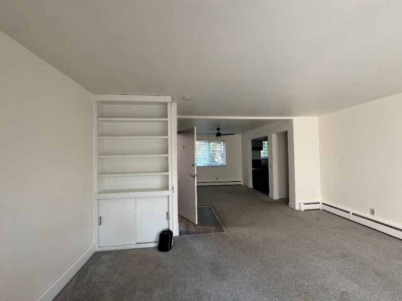 Building Photo - 505 Sandheger Pl