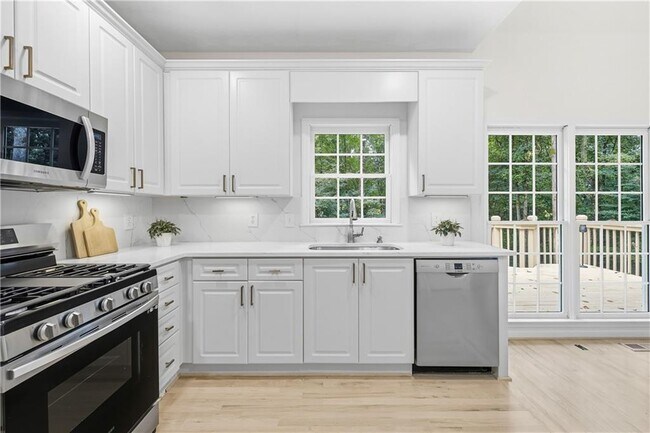 Building Photo - 2530 Wellsley Ln