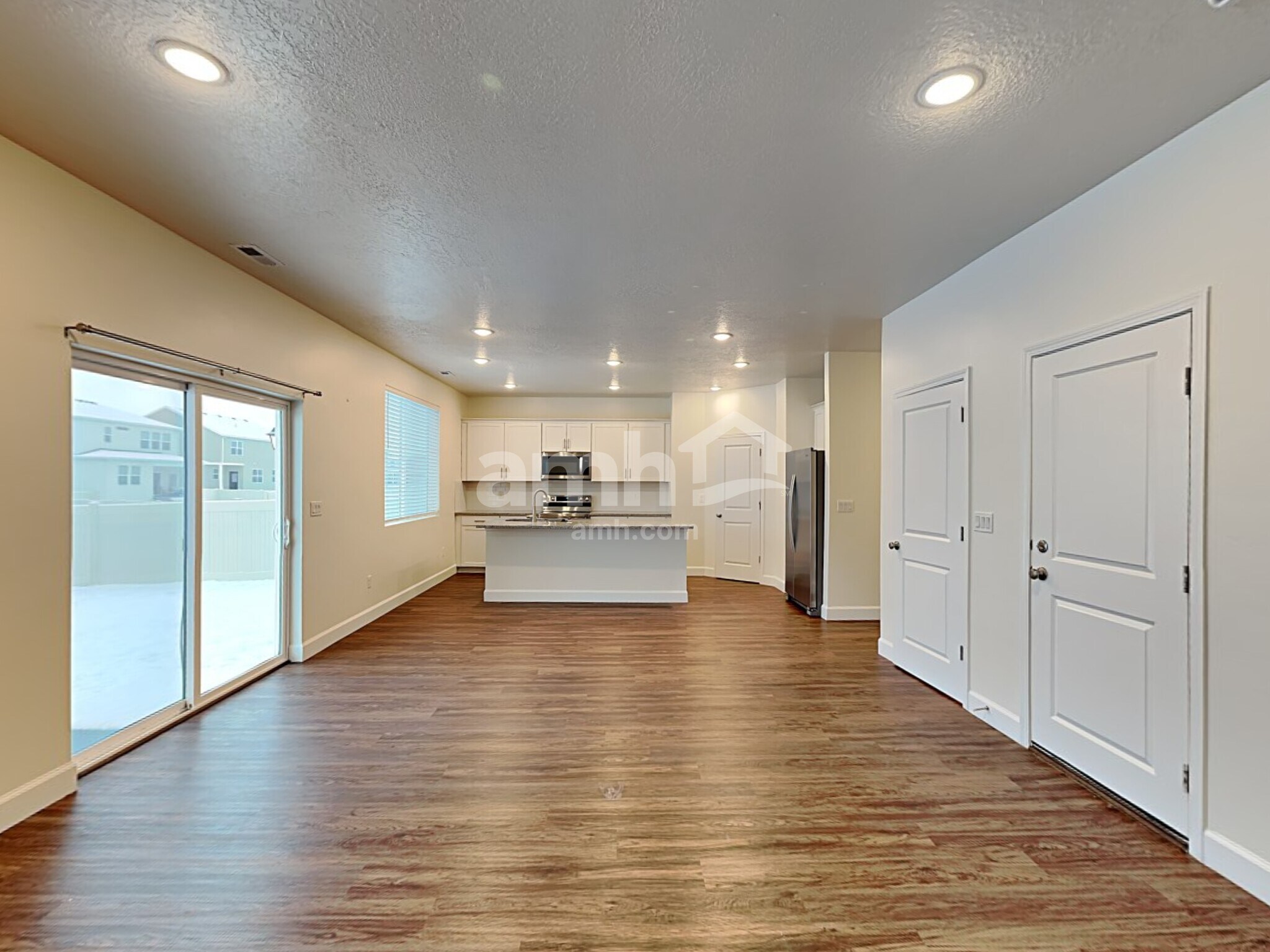 Building Photo - 301 N Gibbons Ln