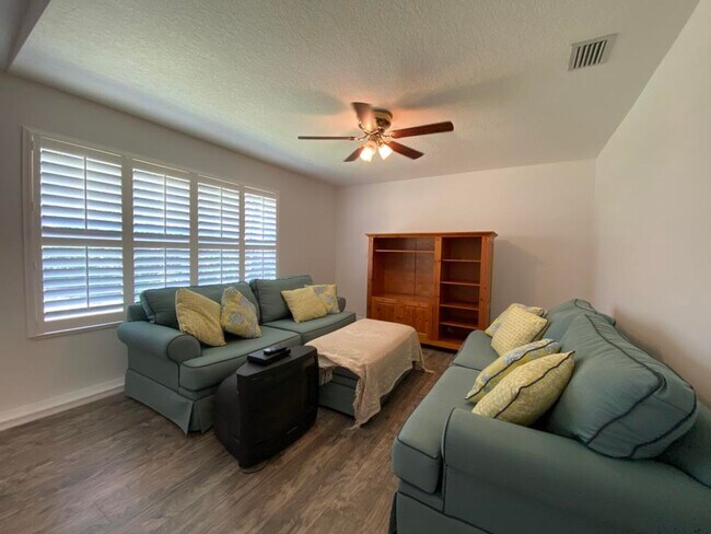 Building Photo - Spacious 3/2 in Holly Hill