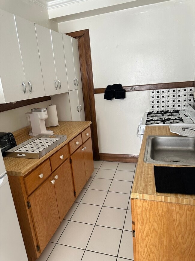 Building Photo - 5480 S Cornell Ave