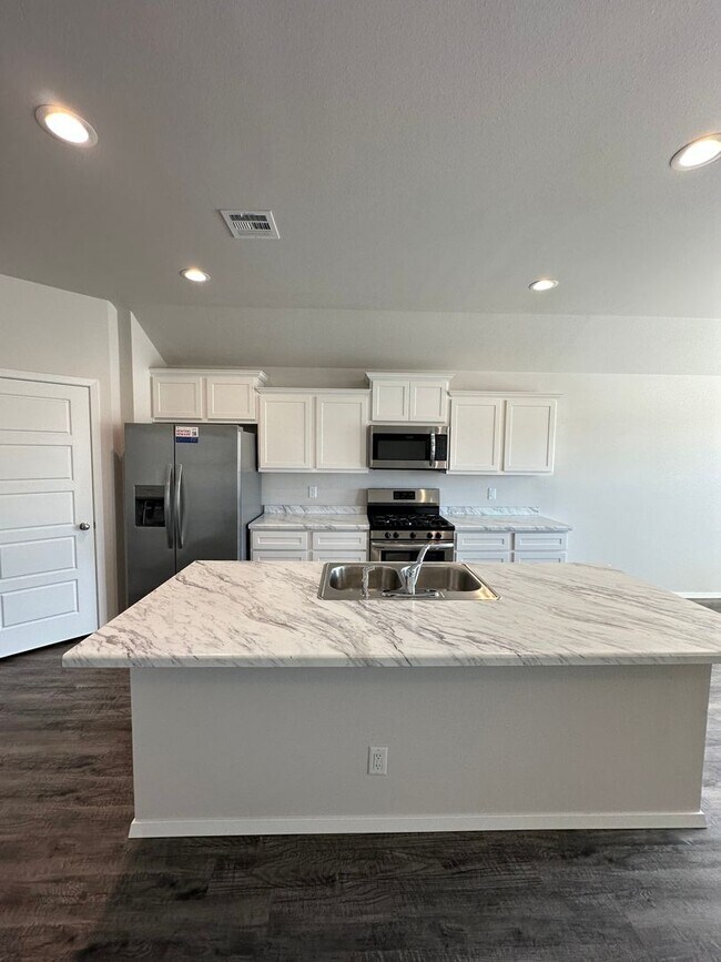 Building Photo - *Pre-leasing* Four Bedroom | Two Bath Home...