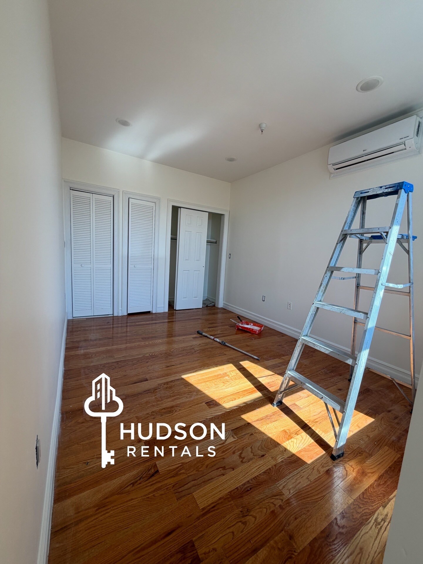 373 Danforth Ave 404 - 369 Danforth Ave